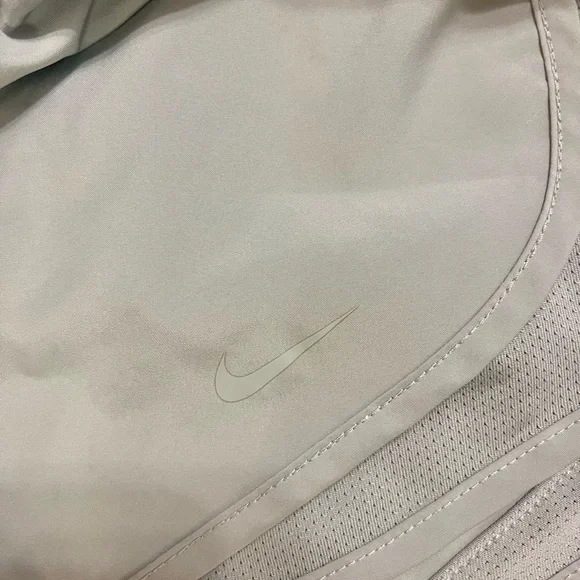 Nike Women's Gray Athletic Shorts Size Small - Picture 3 of 3